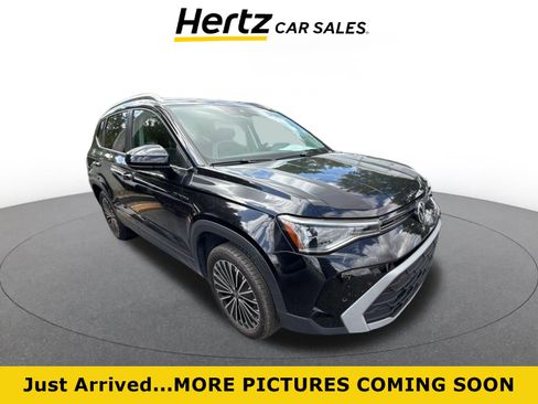 Used 2025 Volkswagen Taos SE image 1