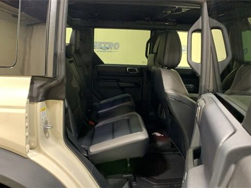 Certified 2025 Ford Bronco Outer Banks w/ Sasquatch Package image 15