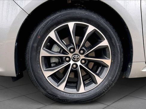 Used 2017 Toyota Avalon XLE image 9