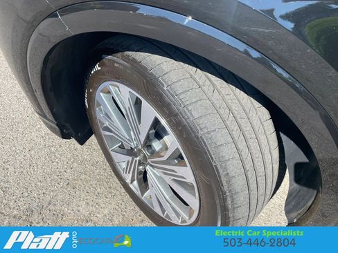 Used 2023 Audi Q4 e-tron Premium Plus RWD image 21