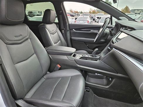 Certified 2025 Cadillac XT5 Premium Luxury image 16