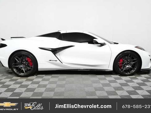 Used 2023 Chevrolet Corvette Z06 w/ Stealth Interior Trim Package RWD image 2