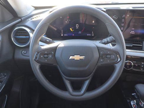 Used 2025 Chevrolet Trax LT w/ LPO, Blackout Package image 15