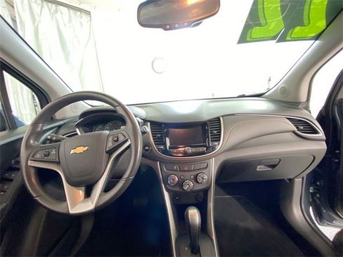 Used 2022 Chevrolet Trax LT w/ LT Convenience Package image 33