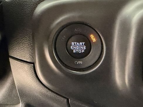 Used 2018 Jeep Wrangler Unlimited Sahara w/ Cold Weather Group AWD/4WD image 22