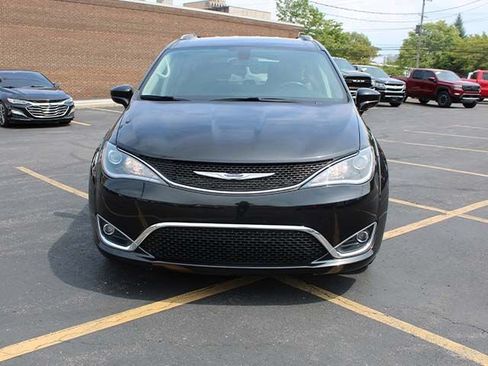 Used 2020 Chrysler Pacifica Touring-L Plus FWD image 7