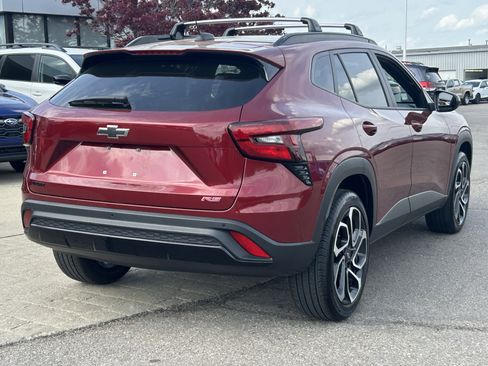 Used 2024 Chevrolet Trax RS w/ Sunroof Package image 7
