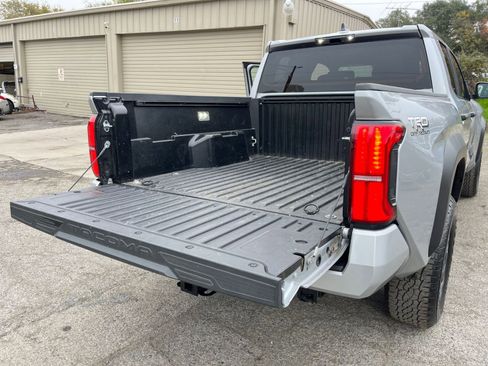 Used 2025 Toyota Tacoma TRD Off-Road image 29