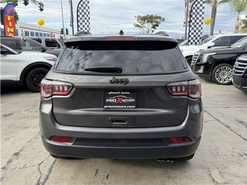 Used 2019 Jeep Compass Latitude FWD image 5