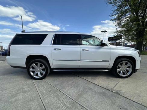Used 2020 Cadillac Escalade ESV Luxury AWD/4WD image 4