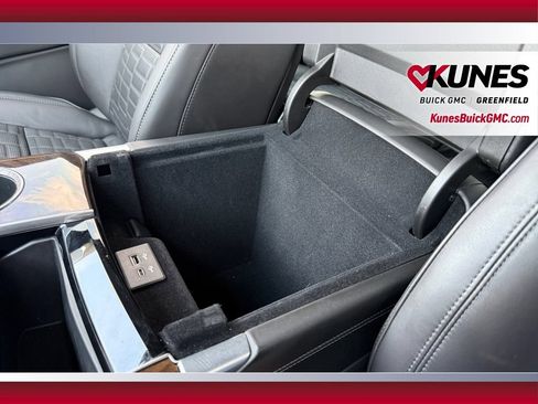 Used 2025 Cadillac Escalade Sport Platinum w/ LPO, Floor Liner Package AWD/4WD image 35