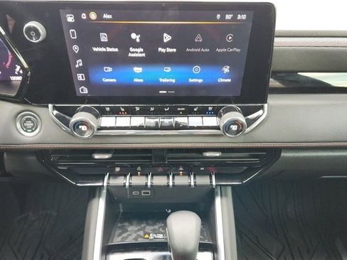 Used 2024 Chevrolet Colorado Z71 w/ Z71 Convenience Package 2 image 17