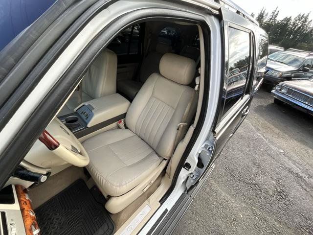 Used 2004 Lincoln Navigator Luxury AWD/4WD image 8
