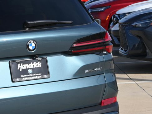 New 2026 BMW X5 sDrive40i image 8