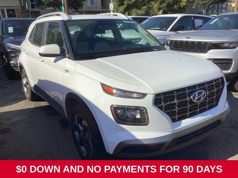 Used 2025 Hyundai Venue SEL FWD image 2