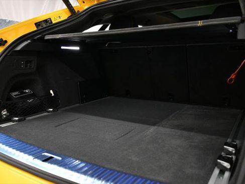 Used 2025 Lamborghini Urus SE AWD/4WD image 17