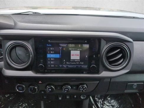 Used 2019 Toyota Tacoma TRD Off-Road AWD/4WD image 13