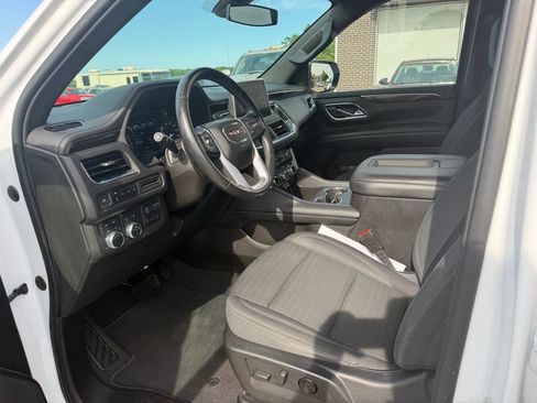 Used 2021 GMC Yukon XL SLE w/ Gmc Pro Safety Plus Package AWD/4WD image 16