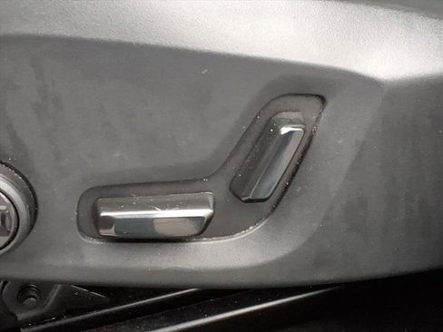 Used 2024 Volvo XC60 B5 Plus image 17