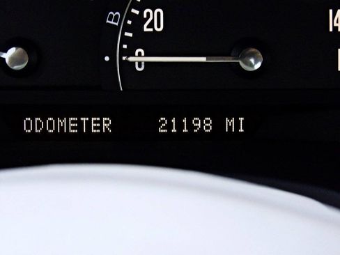 Used 2005 Cadillac XLR RWD image 18