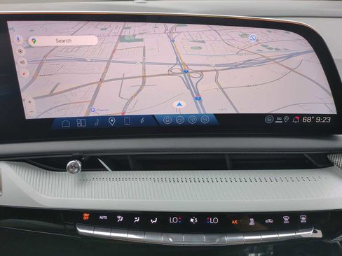 New 2025 Cadillac Optiq Luxury 1 image 19