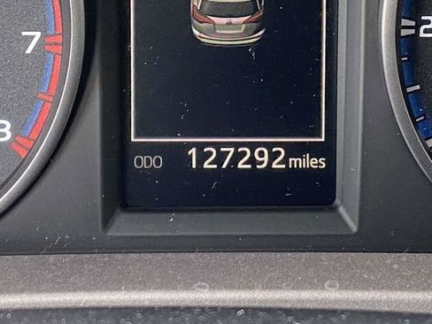 Used 2018 Toyota RAV4 LE FWD image 24