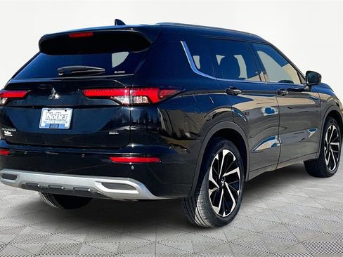 Used 2022 Mitsubishi Outlander SEL image 2