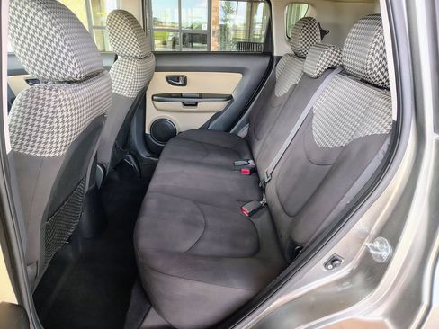 Used 2011 Kia Soul ! FWD image 16
