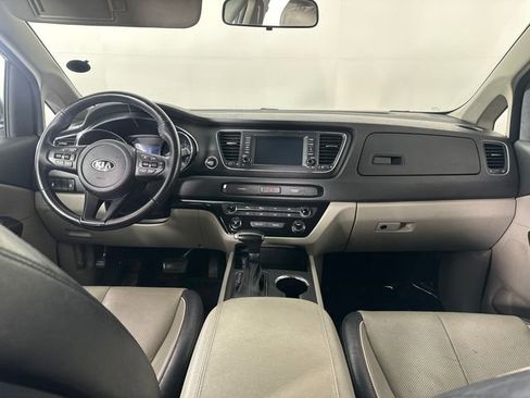 Used 2019 Kia Sedona EX image 14