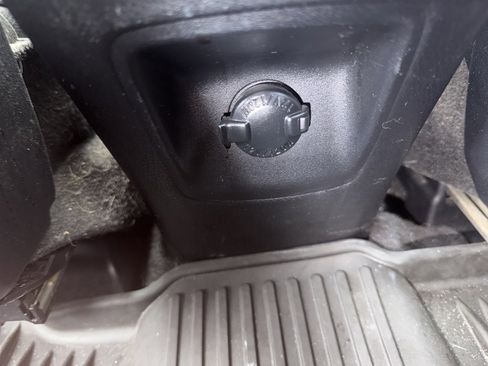 Used 2017 Toyota RAV4 Limited image 13