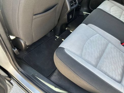 Used 2020 Chevrolet Equinox LS w/ LS Convenience Package FWD image 38