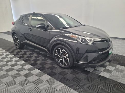 Used 2019 Toyota C-HR XLE FWD image 11
