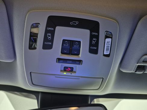 New 2026 Toyota Sienna XLE image 36