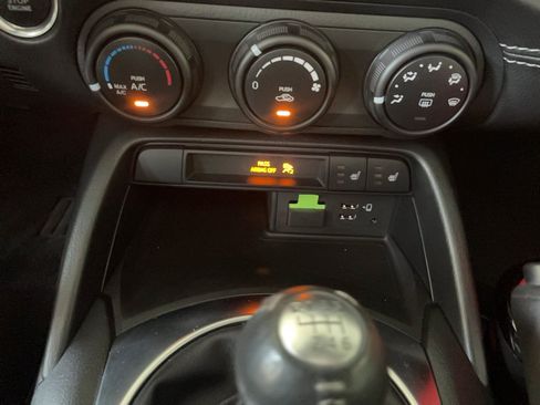 Used 2023 MAZDA MX-5 Miata Club RWD image 17