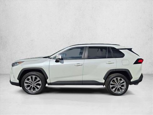 Used 2021 Toyota RAV4 XLE Premium FWD image 9