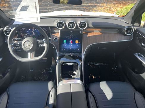 Used 2025 Mercedes-Benz GLC 350e 4MATIC image 32