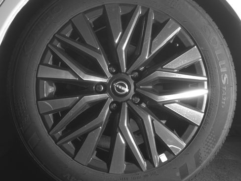 Used 2025 Nissan Altima 2.5 SV FWD image 14