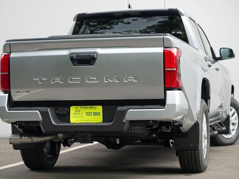 Used 2025 Toyota Tacoma SR5 AWD/4WD image 5