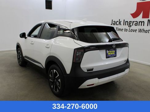 New 2025 Nissan Kicks SV image 3