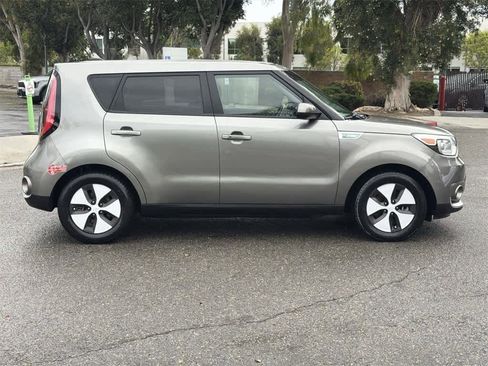 Used 2017 Kia Soul EV-e image 3