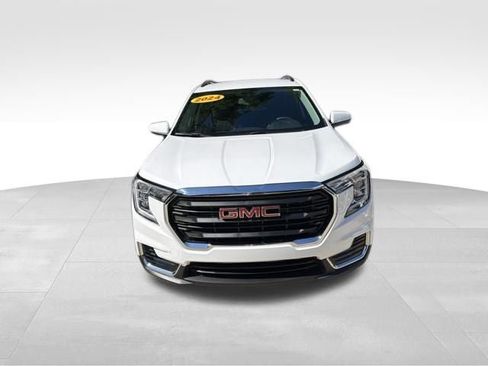Used 2024 GMC Terrain SLE w/ Driver Convenience Package FWD image 2