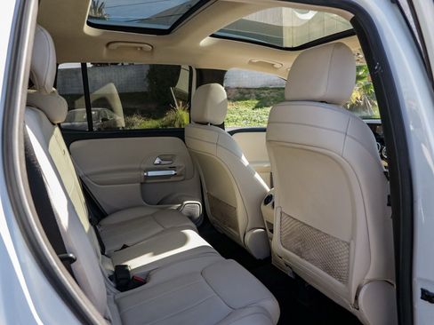 Used 2021 Mercedes-Benz GLB 250 image 23