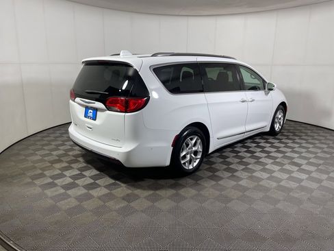 Used 2020 Chrysler Pacifica Touring-L Plus w/ Tire & Wheel Group image 7