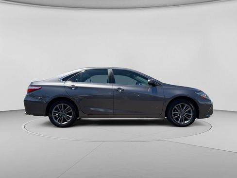 Used 2017 Toyota Camry SE FWD image 31