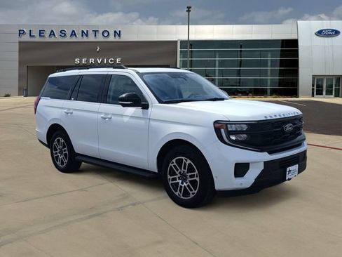 Used 2025 Ford Expedition Active AWD/4WD image 7