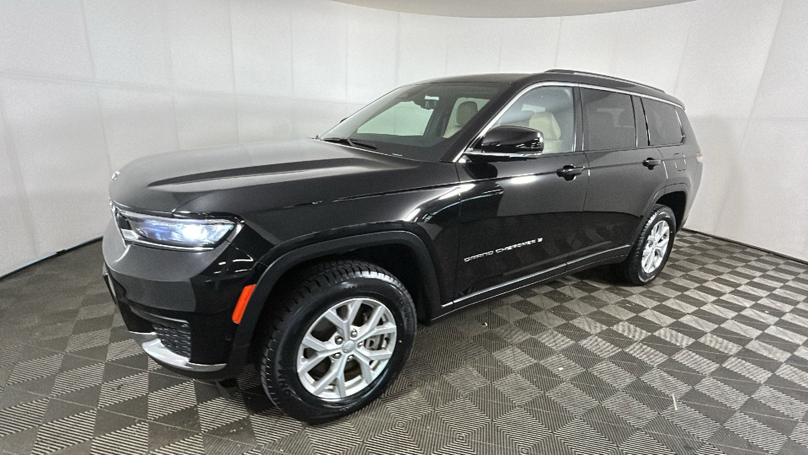 Used 2023 Jeep Grand Cherokee L Limited w/ Luxury Tech Group II AWD/4WD image 8