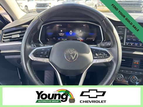 Used 2024 Volkswagen Jetta SE image 16