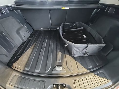 Used 2020 Land Rover Range Rover Velar R-Dynamic S image 21