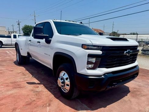 Used 2025 Chevrolet Silverado 3500 W/T AWD/4WD image 3