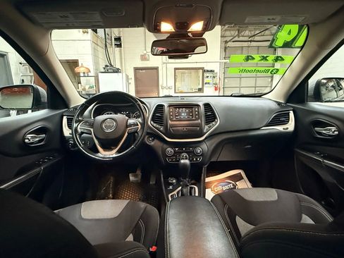 Used 2014 Jeep Cherokee Latitude w/ Comfort/Convenience Group image 7